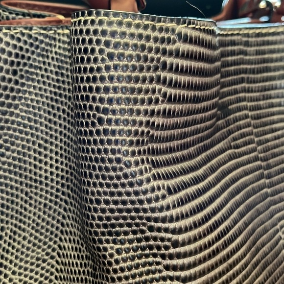 Dooney & Bourke Large Barlow Bag - Picture 2 of 10